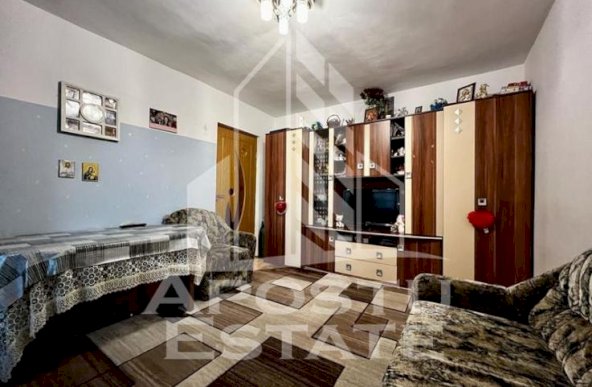 Apartament cu 2 camere  ,semidecomandat ,zona Vlaicu