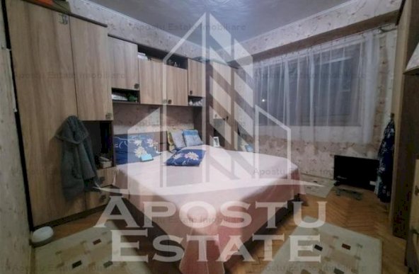 Apartament decomandat cu 2 camere, etaj 1, zona Aradului