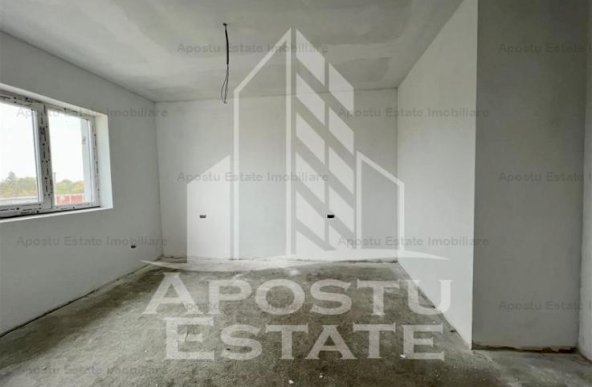 Duplex cu 4 camere langa scoala la asfalt. Toate utilitatile.