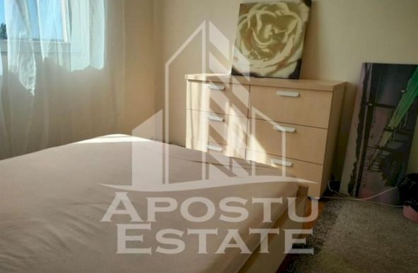 Apartament cu 2 camere semidecomandatin zona Vlaicu