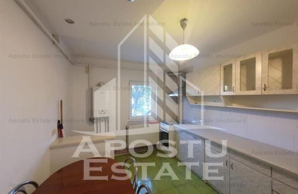 Apartament cu 4 camere 2 bai si 2 balcoane, Aradului