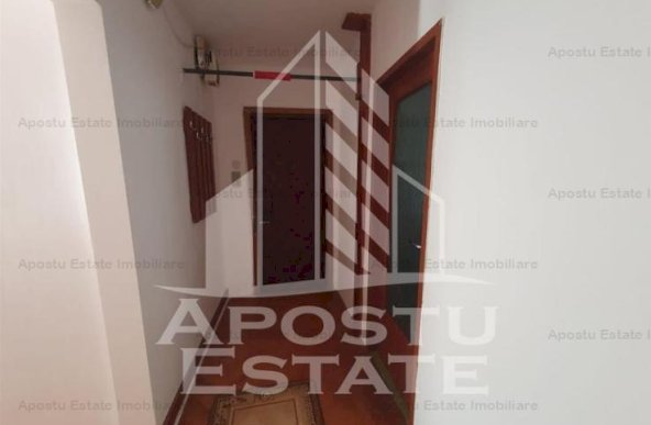 Apartament cu 4 camere 2 bai si 2 balcoane, Aradului