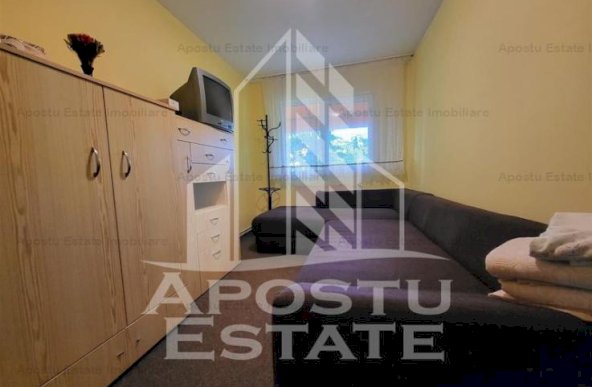 Apartament cu 4 camere, centrala proprie, zona Dacia