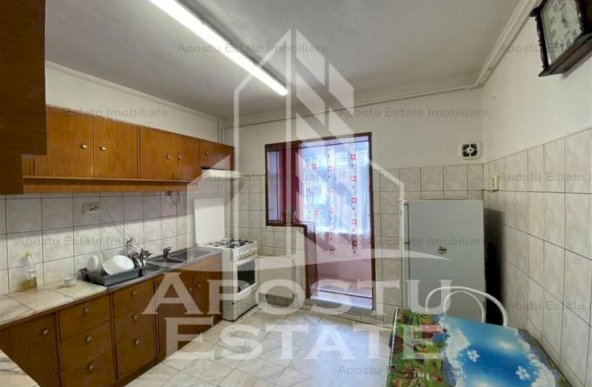 Apartament cu 3 camere decomandat in zona Torontalului