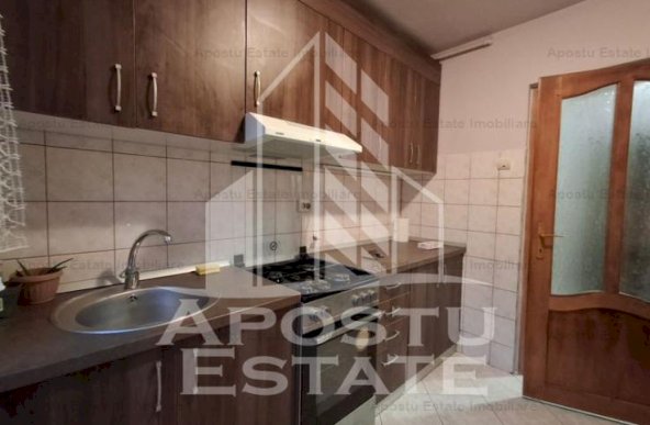 Apartament cu 2 camere semidecomandat centru