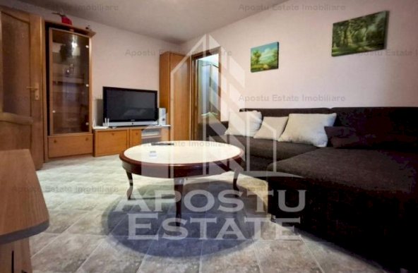 Apartament cu 2 camere semidecomandat centru