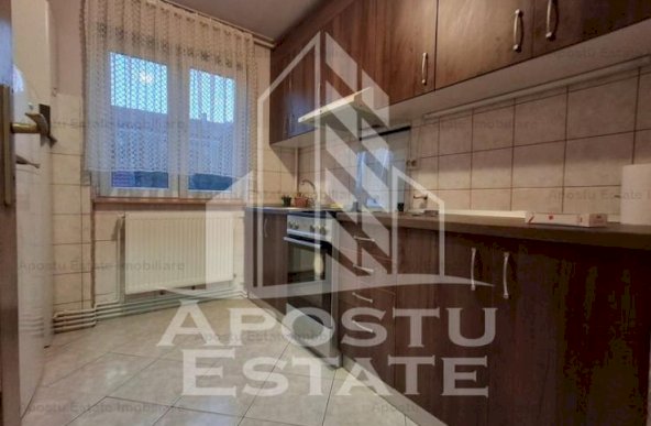 Apartament cu 2 camere semidecomandat centru