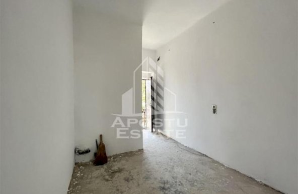 Apartament cu o camera si spatiu comercial zona Simion Barnutiu