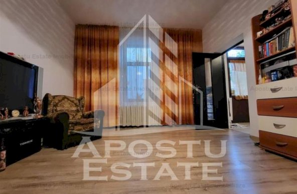 Apartament cu 2 camere, loc de parcare in curte langa Piata Iosefin