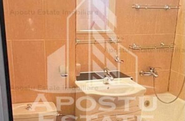 APARTAMENT CU 4 CAMERE DECOMANDAT, CETRALA POPRIE, SALA OLIMPIA