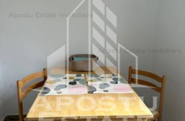 Apartament cu 3 camere, etajul 2, zona Dacia