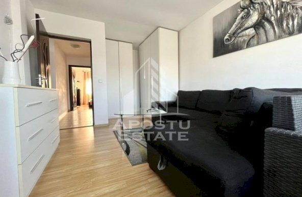 Apartament cu 2 camere, decomandat, balcon deschis, zona Soarelui