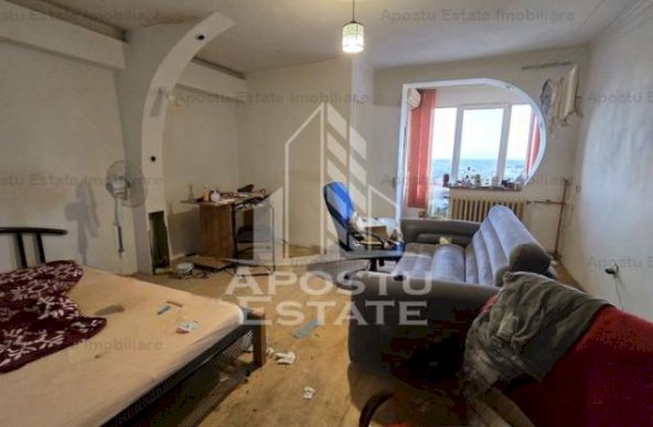 Apartament cu o camera ideal pentru investitie, zona Circumvalatiunii