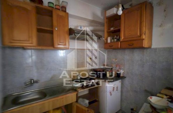 Apartament cu o camera ideal pentru investitie, zona Circumvalatiunii