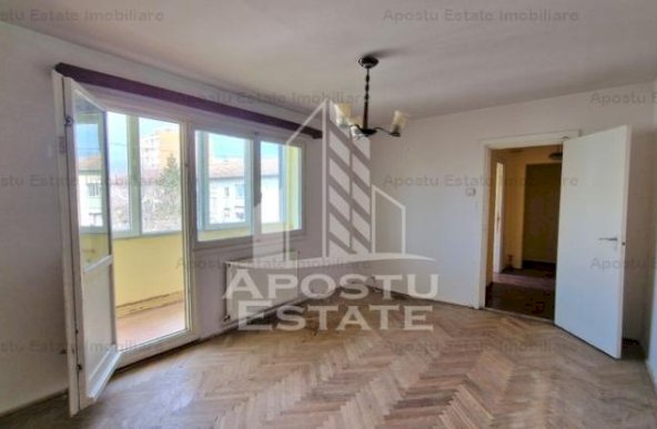 Apartament cu 3 camere, centrala proprie, zona Circumvalatiunii