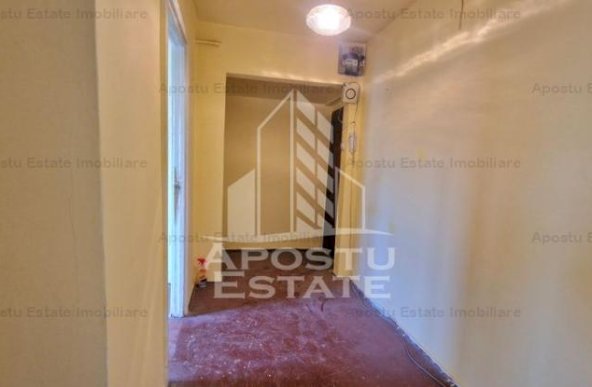 Apartament cu 3 camere, centrala proprie, zona Circumvalatiunii