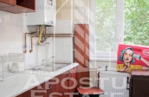 Apartament cu 3 camere, et 1, zona Calea Torontalului