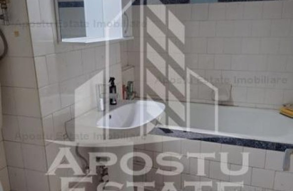 Apartament cu 3 camere, et 1, zona Calea Torontalului