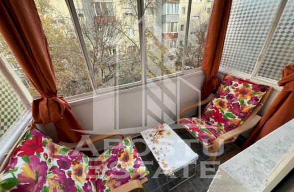 Apartament cu 3 camere, 2 balcoane, centrala proprie, zona Soarelui