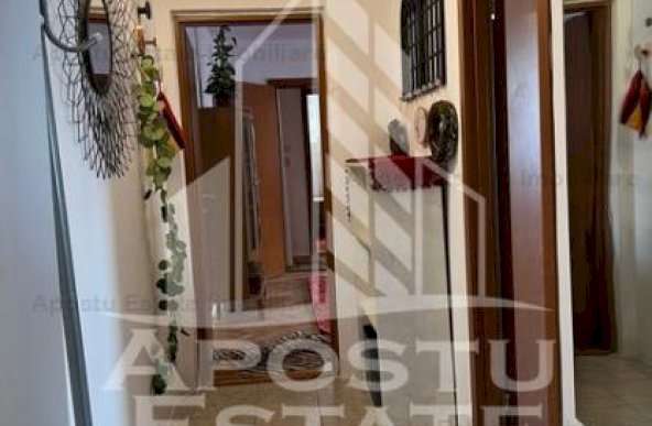 Apartament cu 3 camere, 2 balcoane, centrala proprie, zona Soarelui