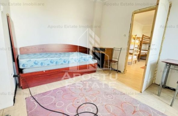 Casa cu 2 apartamente, centrala proprie, Zona Lunei