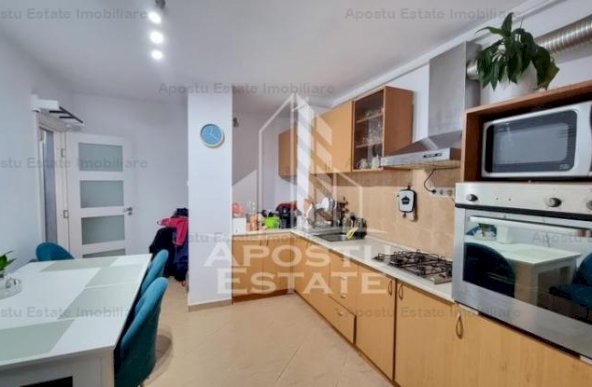 Apartament 3 camere decomandat, centrala proprie, Zona Torontalului