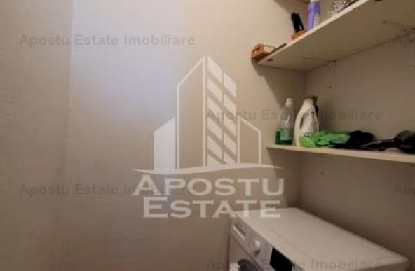 Casa individuala cu 4 camere si 2 garaje,  zona Lipovei