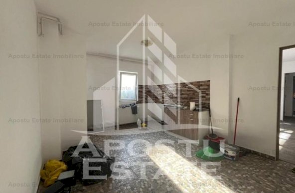 Apartament 2 camere, semidecomandat, renovat, zona Girocului