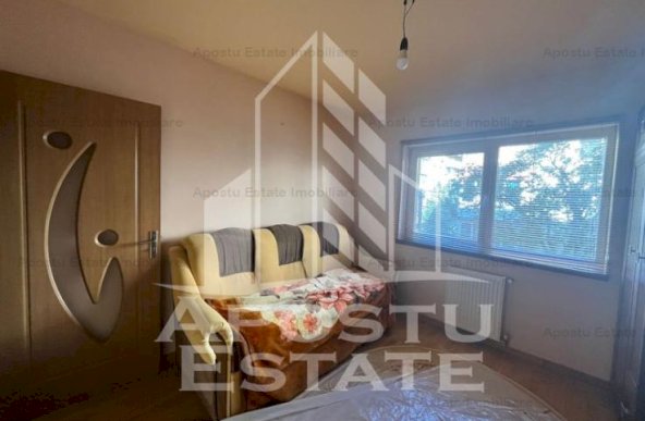 Apartament cu 3 camere, semidecomandat, etaj intermediar