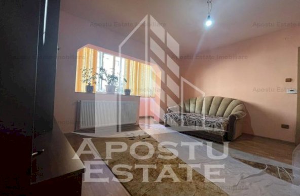 Apartament cu 3 camere, semidecomandat, etaj intermediar