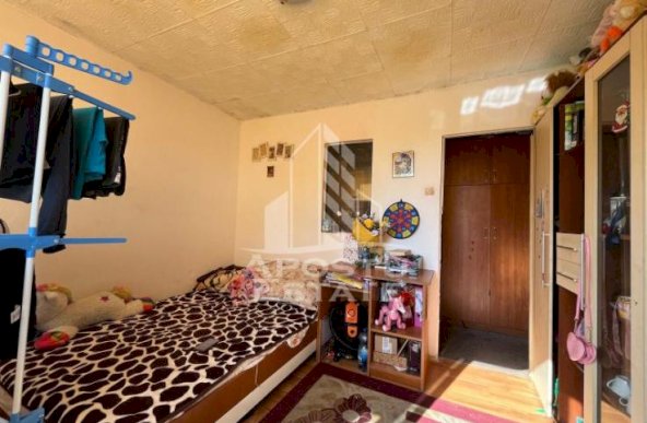 Apartament cu 2 camere, decomandat, in zona Buziasului