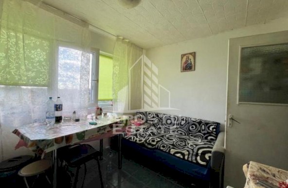 Apartament cu 2 camere, decomandat, in zona Buziasului