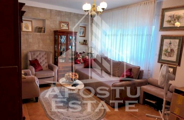 Apartament cu 3 camere si 2 bai, decomandat in zona Girocului