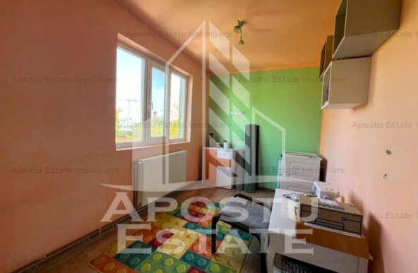 Apartament cu 4 camere, centrala proprie, zona Spitalul Judetean