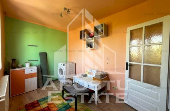 Apartament cu 4 camere, centrala proprie, zona Spitalul Judetean