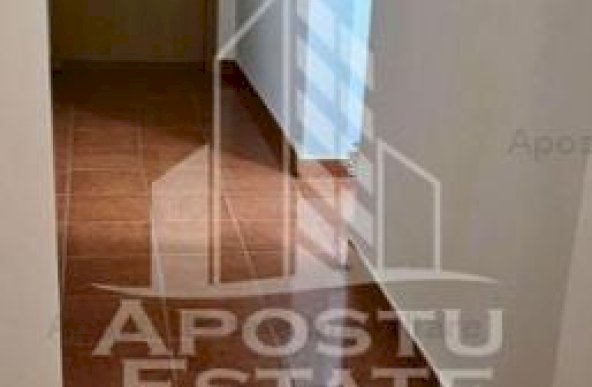 Apartament 4 camere,centrala proprie,zona Circumvalatiunii