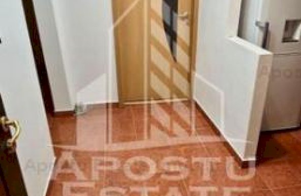 Apartament 4 camere,centrala proprie,zona Circumvalatiunii