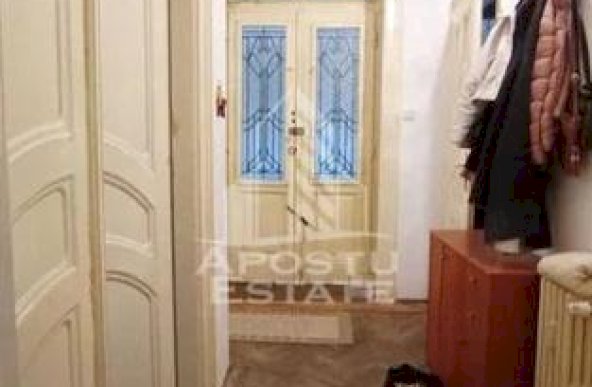 Apartament spatios si luminos etaj intermediar in Piata Victoriei