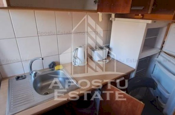 Apartament cu 1 camera, centrala proprie, zona Dambovita