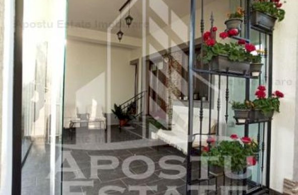 Casa  5 camere, curte, gazon livada in Gradiste