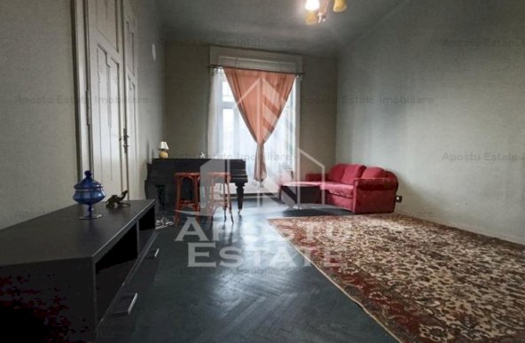 Apartament 2 camere, decomandat, centrala proprie, situat Semicentral.