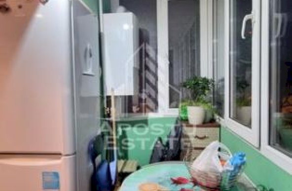 Apartament 2 camere, etaj intermediar, centrala proprie, zona Lipovei