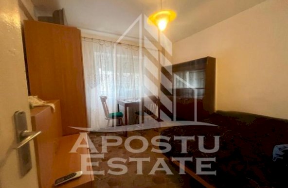 Apartament 2 camere,decomandat,zona Simion Barnutiu