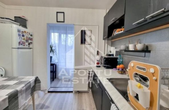 Apartament 2 camere, etaj 1, centrala proprie, zona Calea Lipovei