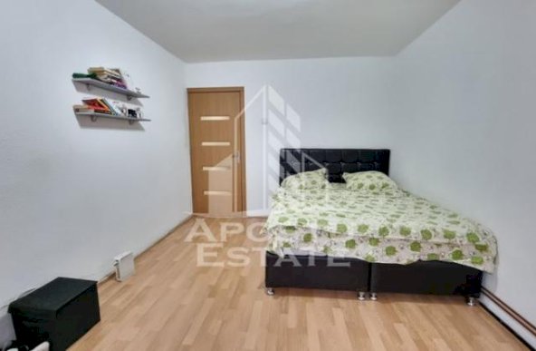 Apartament 2 camere, etaj 1, centrala proprie, zona Calea Lipovei