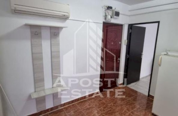 Apartament cu 2 camere,semidecomandat,renovat,Dambovita