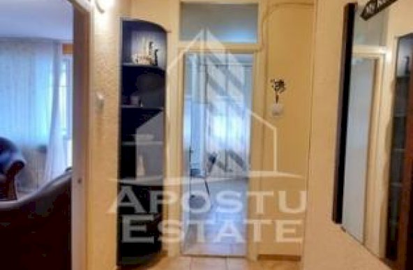 Apartament 3 camere, 2 bai, 2 balcoane,  zona Mircea cel Bătrân