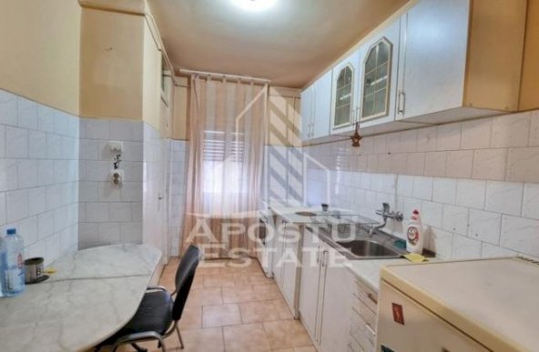 Apartament 3 camere, 2 bai, 2 balcoane,  zona Mircea cel Bătrân