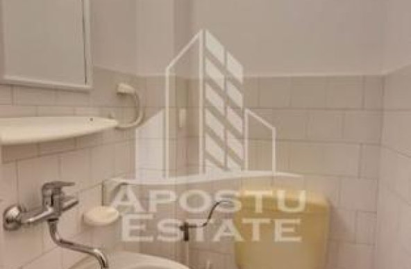 Apartament 3 camere, 2 bai, 2 balcoane,  zona Mircea cel Bătrân