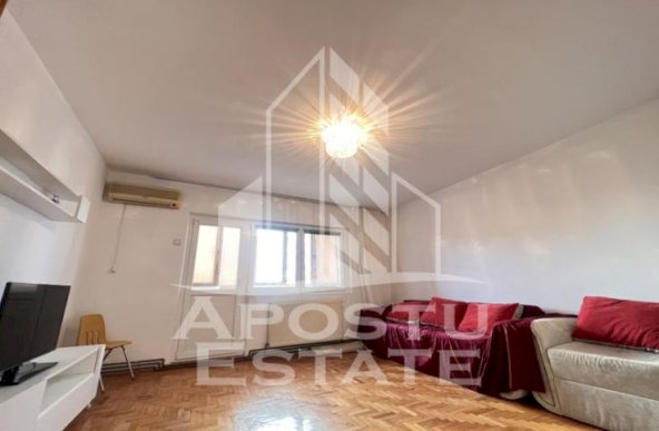 Apartament cu 3 camere, centrala proprie, zona Bucovina